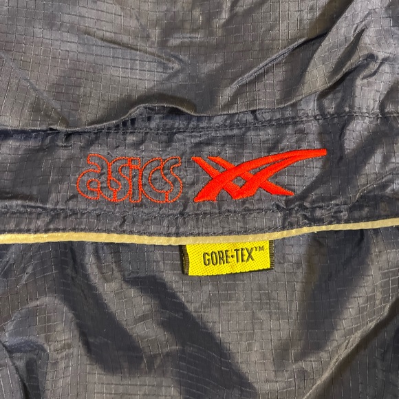 ASICS Gore-Tex running jacket - Picture 7 of 9